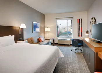 Hampton Inn & Suites Anaheim Resort Convention Center hotel thumbnail 6