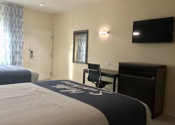 Days Inn by Wyndham Freeport hotel thumbnail 7