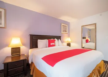 OYO Townhouse Houston Airport North hotel thumbnail 6