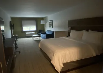 Holiday Inn Express & Suites Junction by IHG hotel thumbnail 7