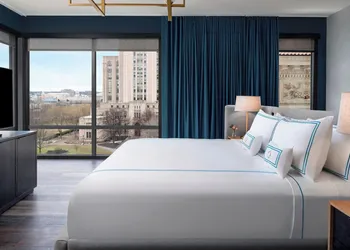 The Oaklander Hotel, Autograph Collection hotel thumbnail 3