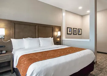 Comfort Suites Grove City - Columbus South hotel thumbnail 7