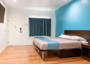Motel 6 Houston, TX - North hotel thumbnail 6