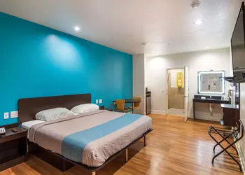 Motel 6 Houston, TX - North hotel thumbnail 7
