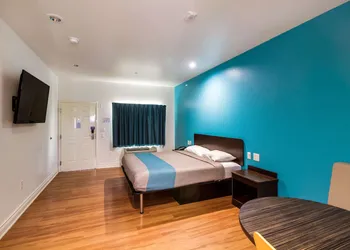 Motel 6 Houston, TX - North hotel thumbnail 8
