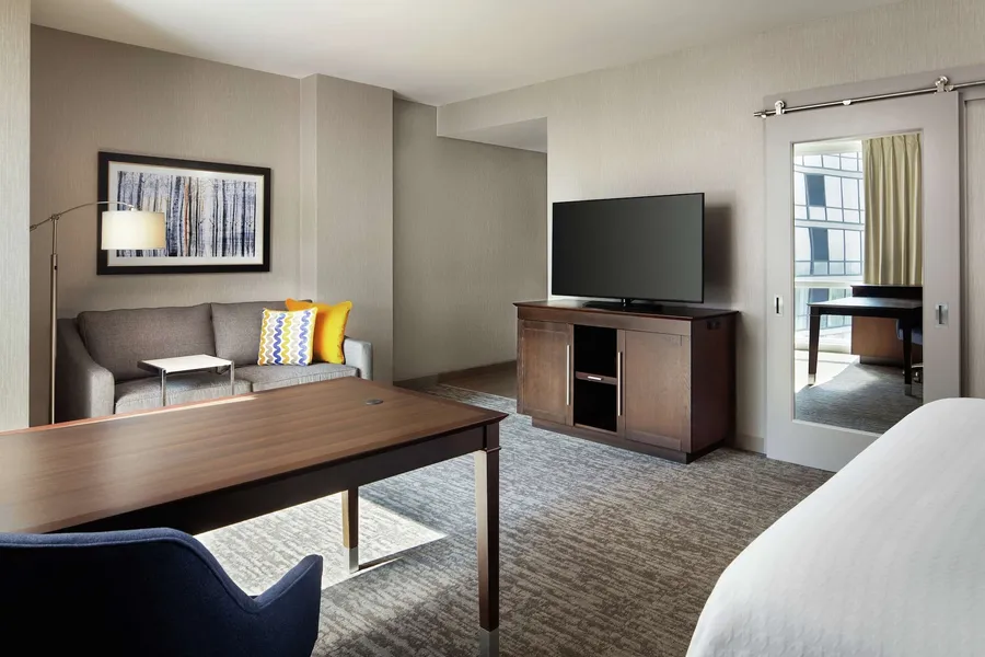 Hampton Inn & Suites Teaneck Glenpointe hotel detail image 6