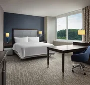Hampton Inn & Suites Teaneck Glenpointe hotel detail image 7