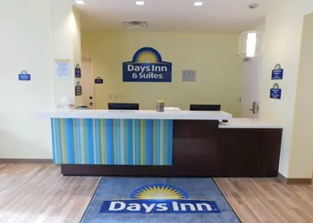 Days Inn & Suites by Wyndham Kearney hotel thumbnail 3