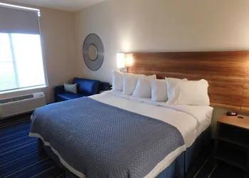 Days Inn & Suites by Wyndham Kearney hotel thumbnail 7