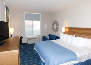 Days Inn & Suites by Wyndham Kearney hotel thumbnail 8