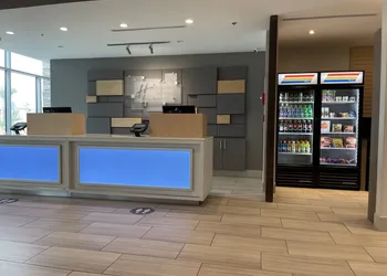 Holiday Inn Express & Suites Phoenix - Airport North by IHG hotel thumbnail 2