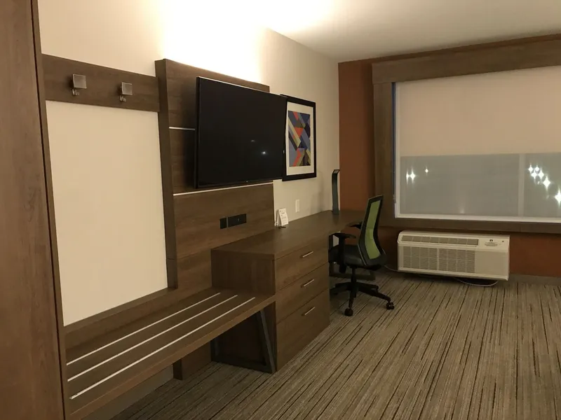 Holiday Inn Express & Suites Phoenix - Airport North by IHG hotel detail image 6