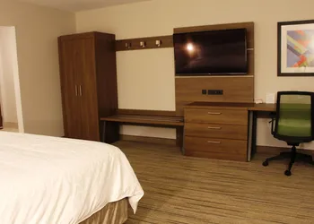 Holiday Inn Express & Suites Phoenix - Airport North by IHG hotel thumbnail 8