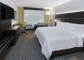 Holiday Inn Express & Suites Sugar Land SE - Missouri City by IHG hotel thumbnail 5