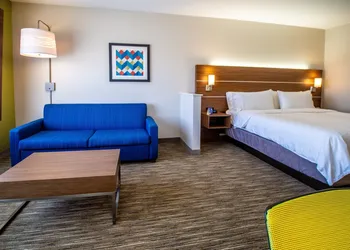 Holiday Inn Express & Suites Oklahoma City Airport by IHG hotel thumbnail 5