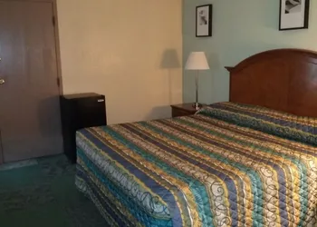 Red Carpet Inn hotel thumbnail 5