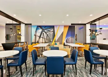 La Quinta Inn & Suites by Wyndham Richmond-Sugarland hotel thumbnail 3