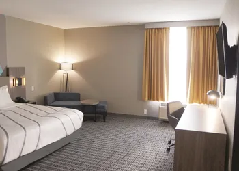 La Quinta Inn & Suites by Wyndham Richmond-Sugarland hotel thumbnail 8