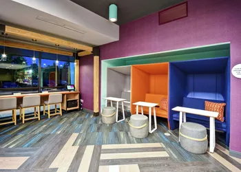 Tru by Hilton Sterling Heights Detroit hotel thumbnail 2