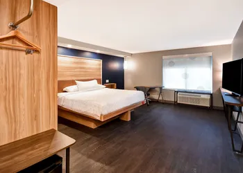 Tru by Hilton Sterling Heights Detroit hotel thumbnail 7
