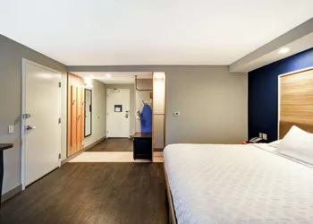 Tru by Hilton Sterling Heights Detroit hotel thumbnail 8