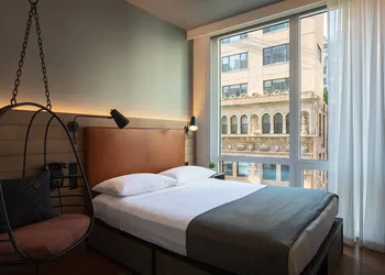 Moxy NYC Downtown hotel thumbnail 4