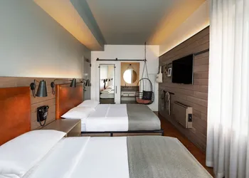 Moxy NYC Downtown hotel thumbnail 8