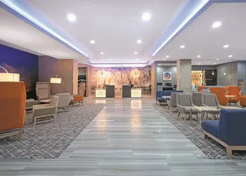 La Quinta Inn & Suites by Wyndham Opelika Auburn hotel thumbnail 2