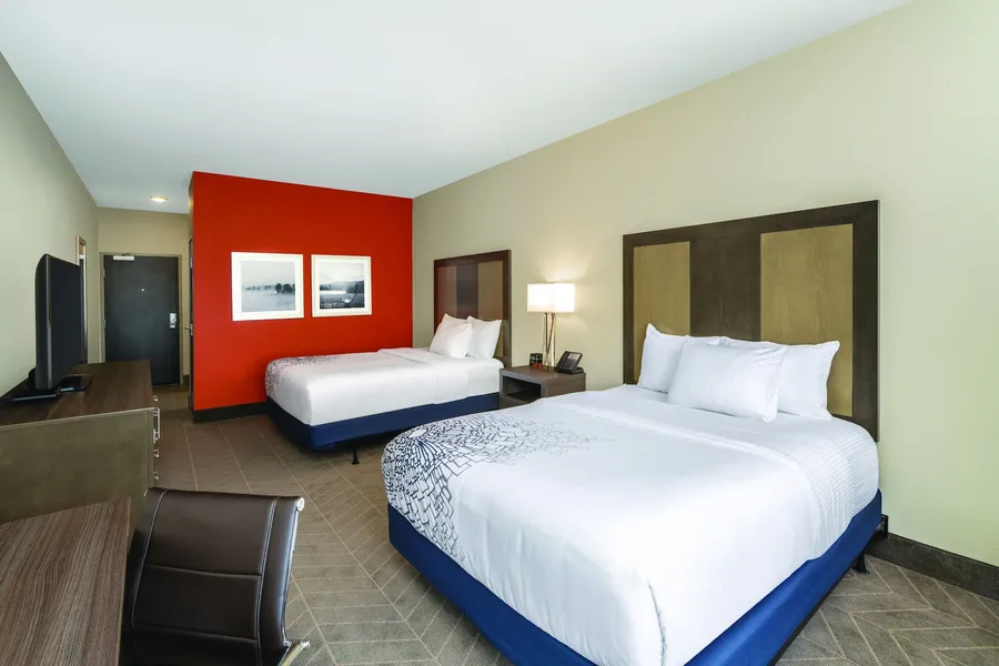 La Quinta Inn & Suites by Wyndham Opelika Auburn hotel detail image 6