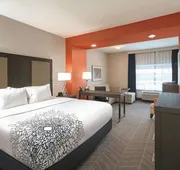 La Quinta Inn & Suites by Wyndham Opelika Auburn hotel detail image 7