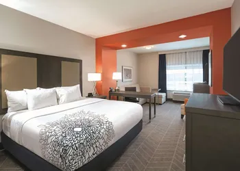 La Quinta Inn & Suites by Wyndham Opelika Auburn hotel thumbnail 7