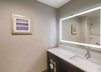 La Quinta Inn & Suites by Wyndham Opelika Auburn hotel thumbnail 8