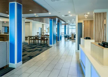 Holiday Inn Express & Suites Medford by IHG hotel thumbnail 2