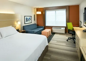 Holiday Inn Express & Suites Medford by IHG hotel thumbnail 4