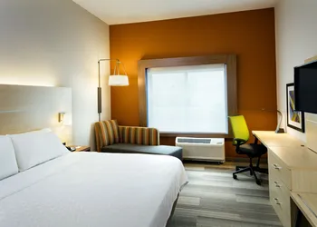 Holiday Inn Express & Suites Medford by IHG hotel thumbnail 6