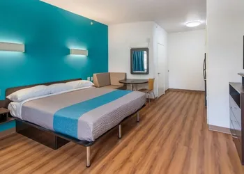 Motel 6 Channelview, TX hotel thumbnail 7
