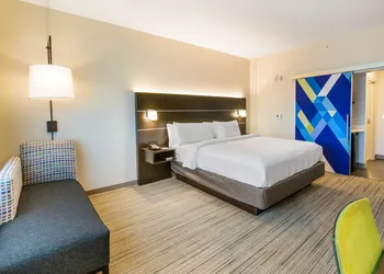 Holiday Inn Express & Suites Jacksonville - Town Center by IHG hotel thumbnail 4