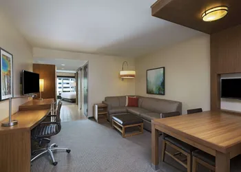 Hyatt Place Greensboro/Downtown hotel thumbnail 5