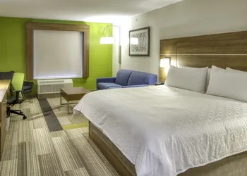 Holiday Inn Express & Suites Omaha Downtown - Old Market by IHG hotel thumbnail 4