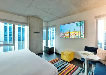 Aloft by Marriott Chicago Mag Mile hotel thumbnail 5