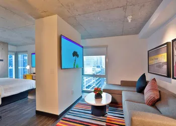 Aloft by Marriott Chicago Mag Mile hotel thumbnail 7
