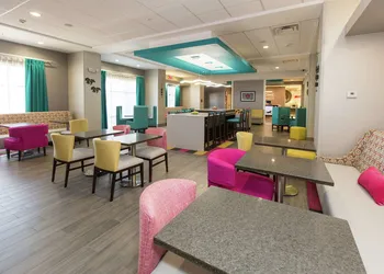 Hampton Inn Mustang hotel thumbnail 2