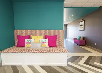 Hampton Inn Mustang hotel thumbnail 3
