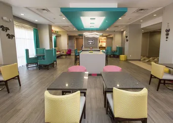 Hampton Inn Mustang hotel thumbnail 4