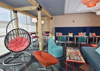 Tru by Hilton Lawrence hotel thumbnail 3