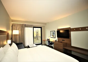 Holiday Inn Express & Suites Charlotte - South End by IHG hotel thumbnail 4