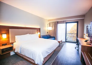 Holiday Inn Express & Suites Charlotte - South End by IHG hotel thumbnail 6