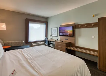 Holiday Inn Express & Suites Charlotte - South End by IHG hotel thumbnail 7
