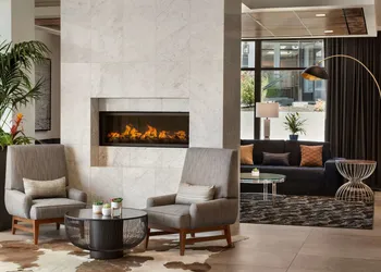 La Quinta Inn & Suites by Wyndham San Luis Obispo Downtown hotel thumbnail 2