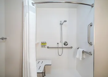 Holiday Inn Express & Suites Atlanta Airport NE - Hapeville by IHG hotel thumbnail 8